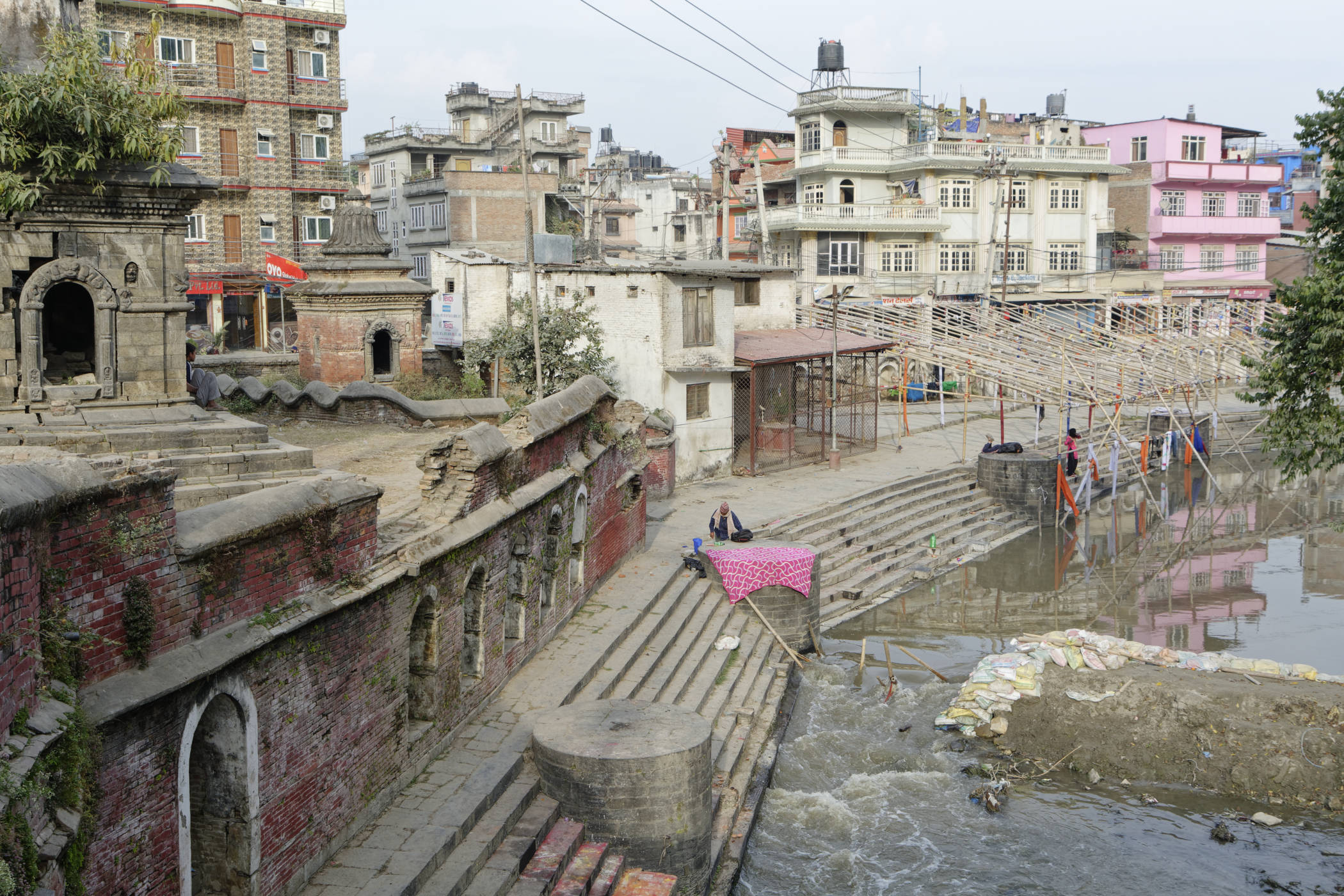Berges de la rivière Bagmati à Katmandou
