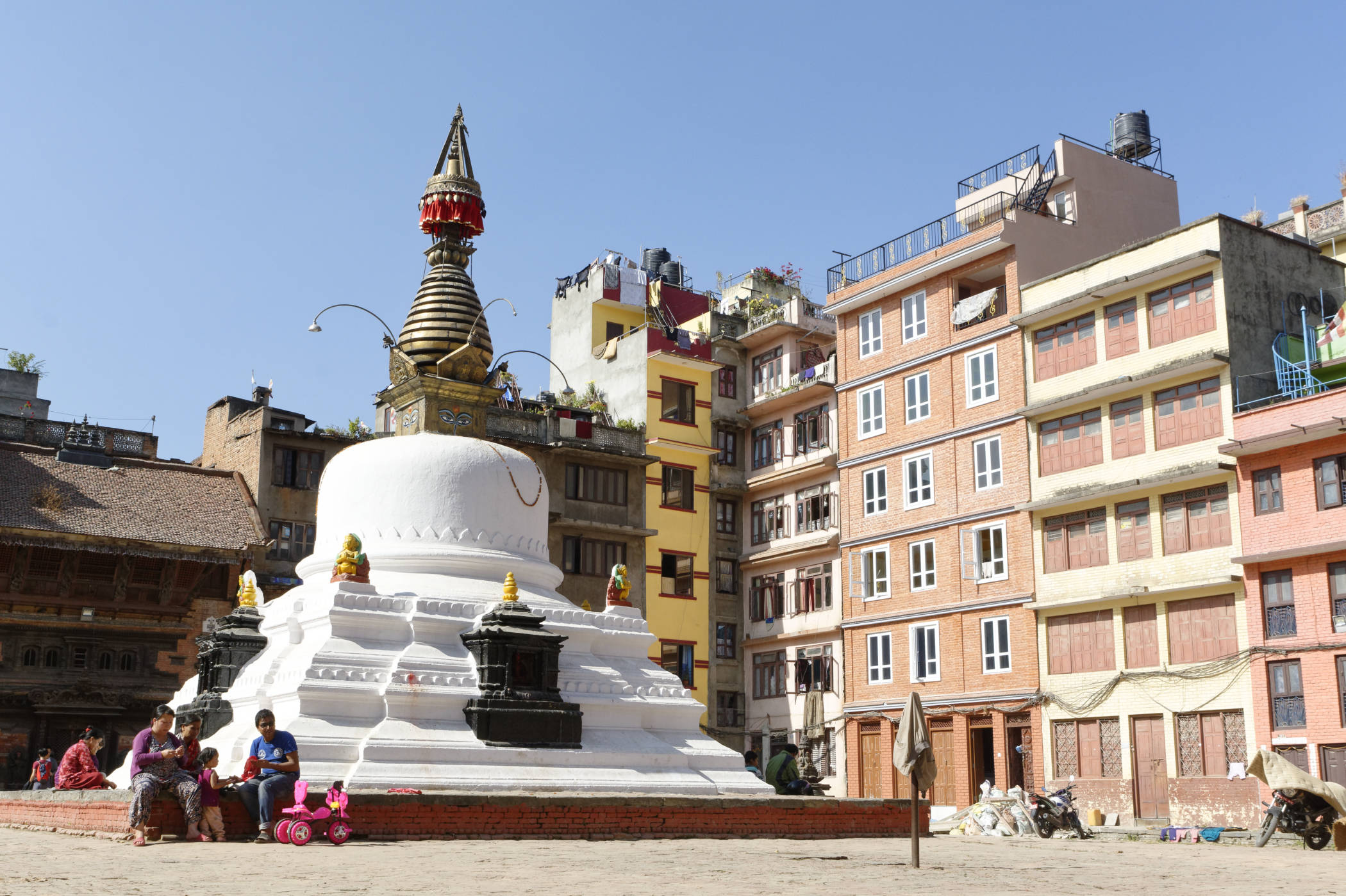 Une place avec stupa Katmandou