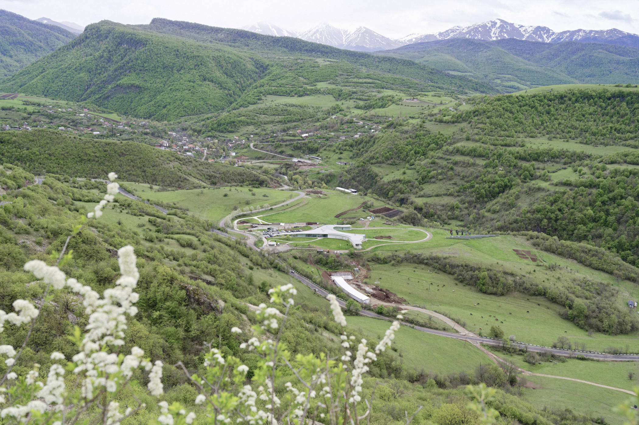 Vue sur le village de Debet