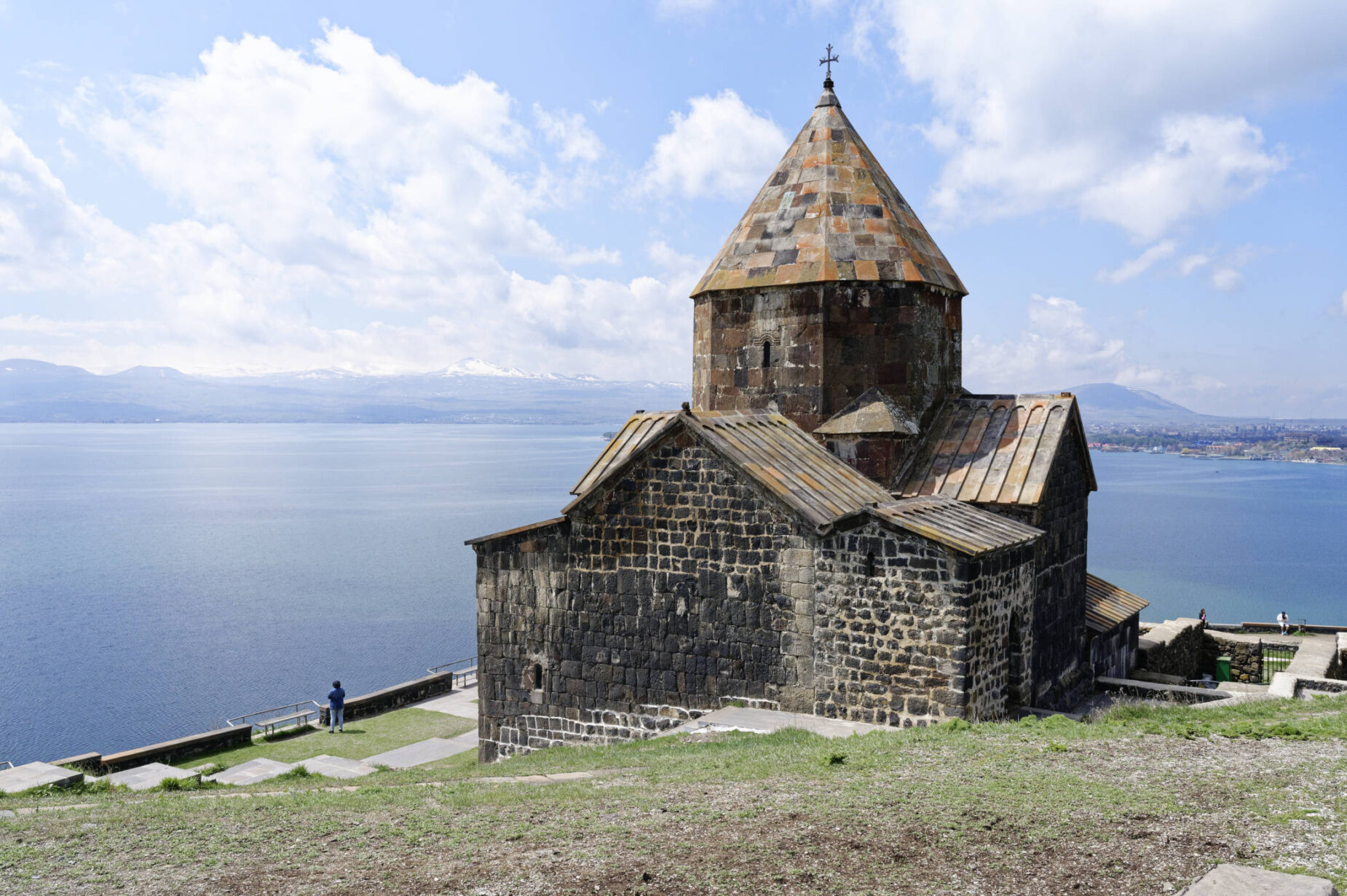 Église sur la péninsule de Sevanavank