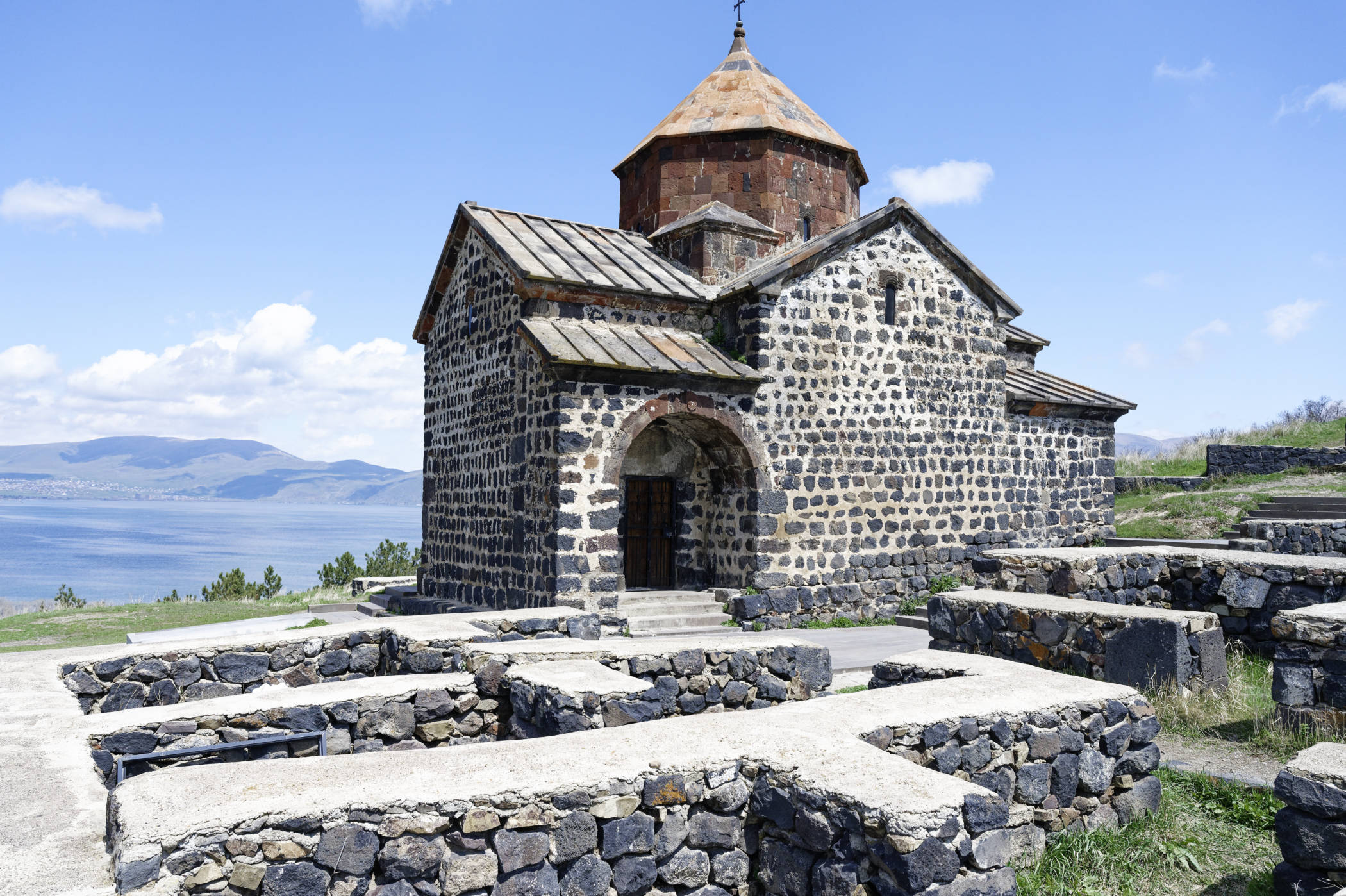 Église sur la péninsule de Sevanavank